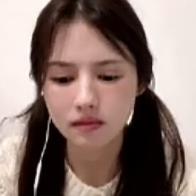 我只是没有办法眼睛不看着她