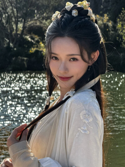 林允