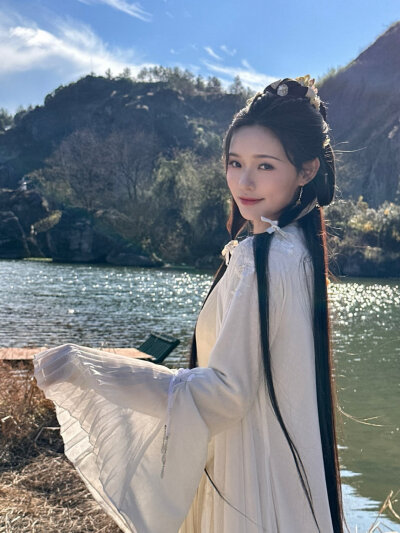林允