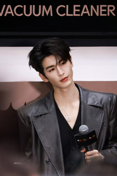cr.MOLY-张凌赫