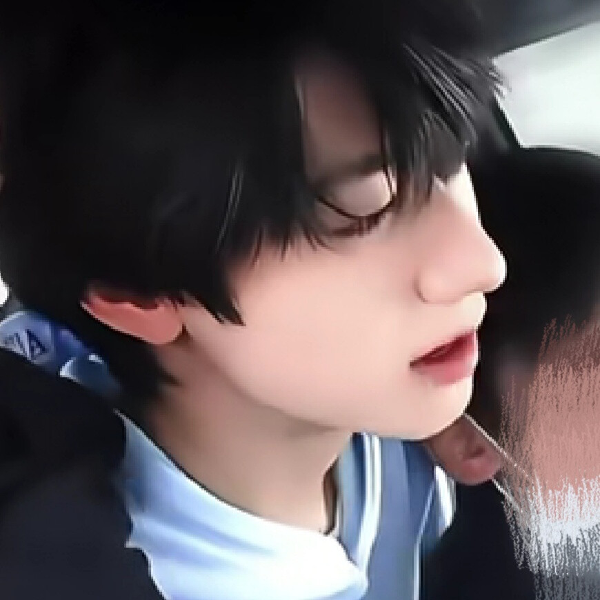 手心紧握伴着雨