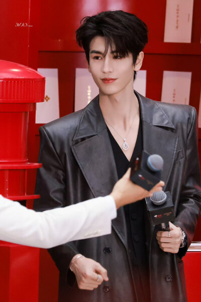 cr.MOLY-张凌赫