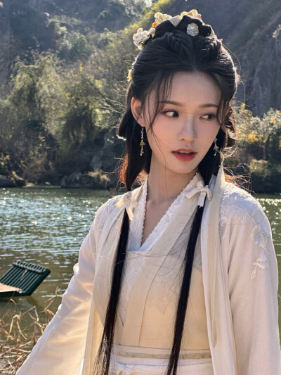 林允