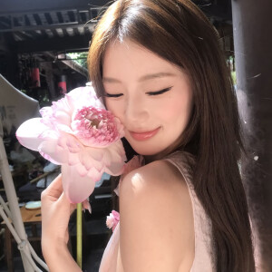 凌晨的海 难言的爱.
侵权删