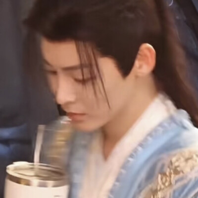 又从西厢过