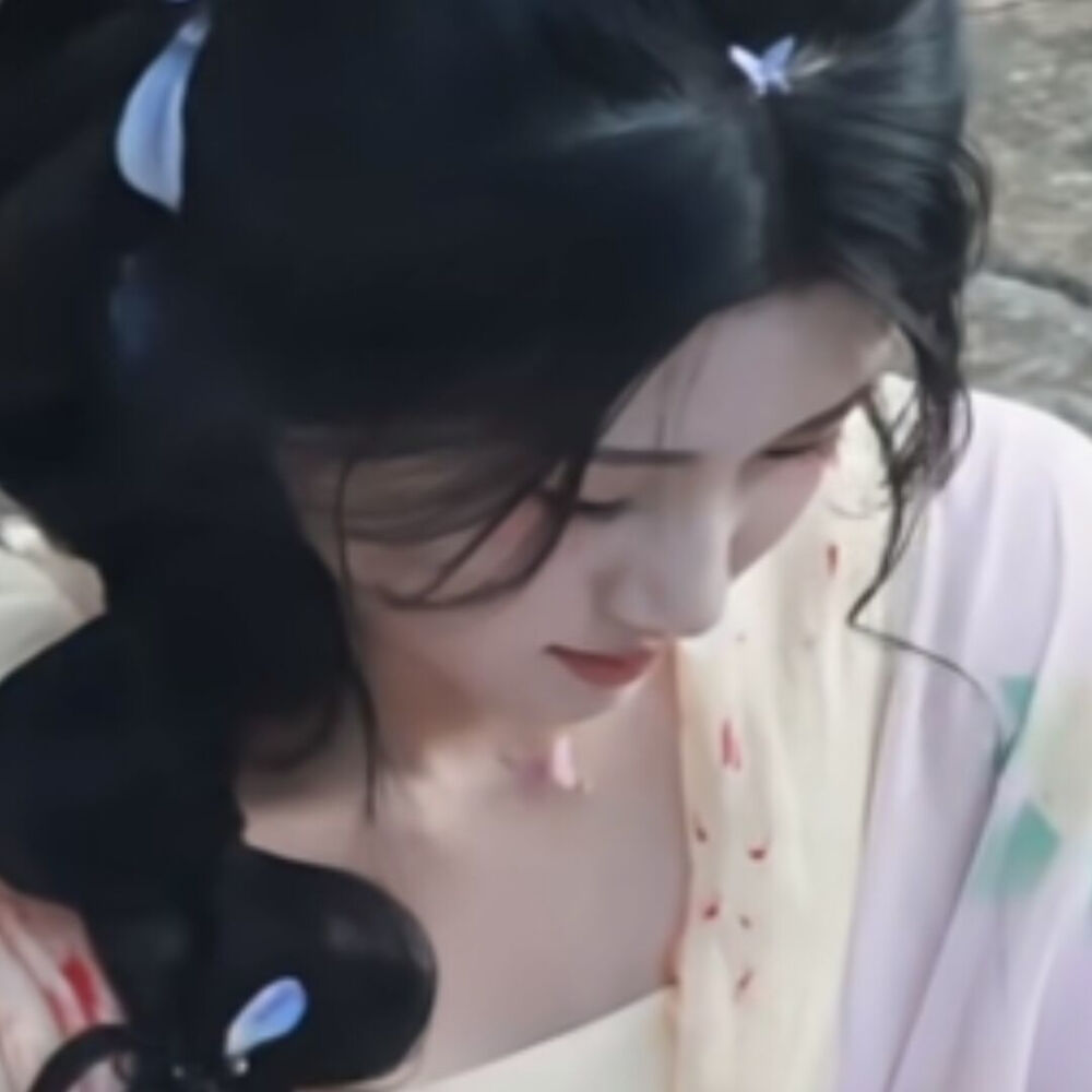 云想衣裳花想容