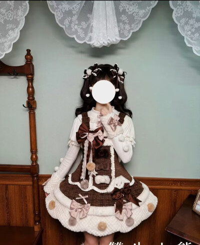 有没有棕色的lo鞋推荐鸭，老婆们，好喜欢这条棕色款的小裙子
#lo#lo安利#lolita