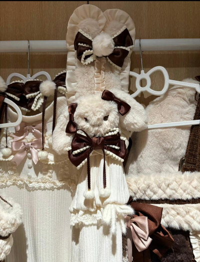 这条也是马上一团截止啦，纠结了好久，还是觉得这条好适合秋冬
#lo #lo安利 #lolita安利