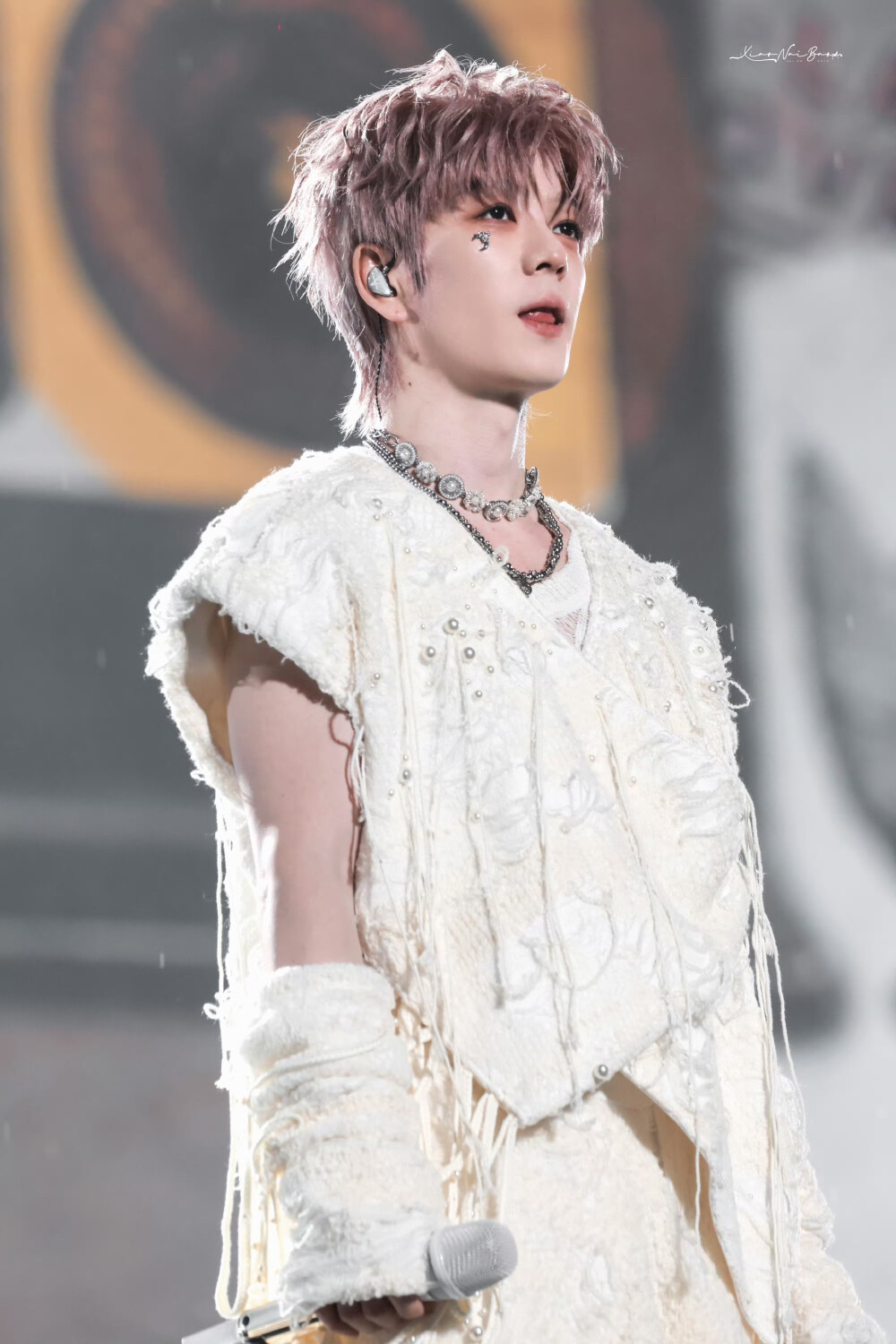 王栎鑫10.25至少今天很快乐演唱会