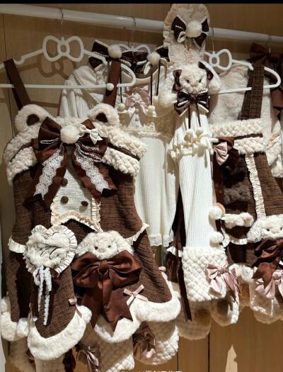 这条也是马上一团截止啦，纠结了好久，还是觉得这条好适合秋冬
#lo #lo安利 #lolita安利