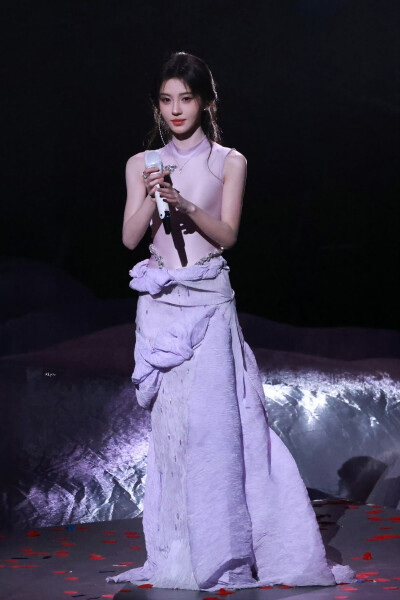 鞠婧祎