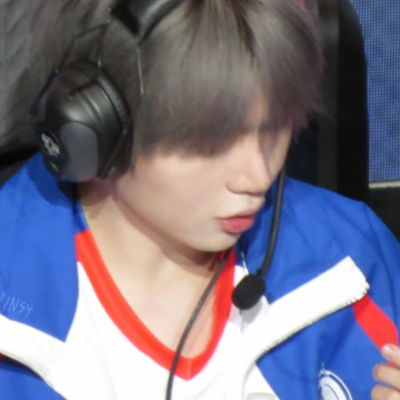 应粉丝要求截了张很萌的尾尾