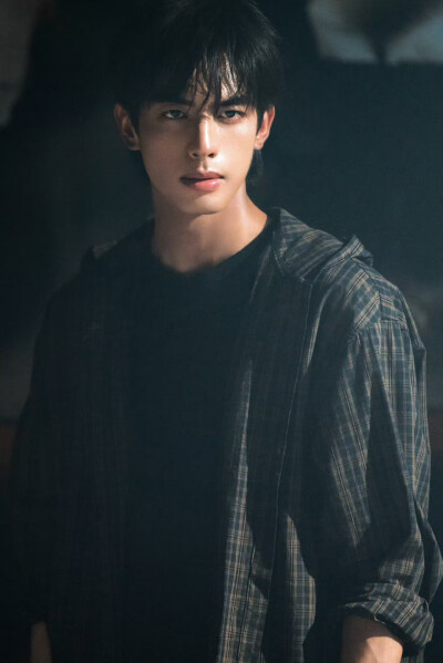 - 宋威龙 。
- 陈异 ｜ 林屿森 。 ​​​