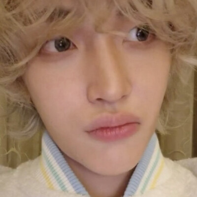 女孩子噘嘴就是