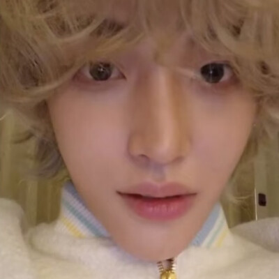 女孩子噘嘴就是