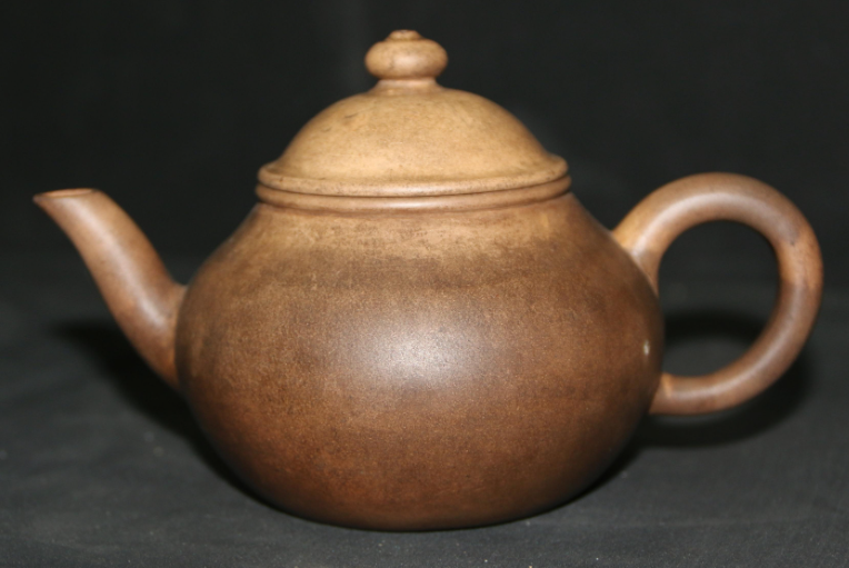 清代 惠孟臣款紫砂壶
上海博物馆藏
