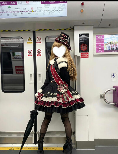 我嘞个仪仗队盛典，超级喜欢这条啊，加上绶带真的是绝绝子
#Lolita #lo #lo安利