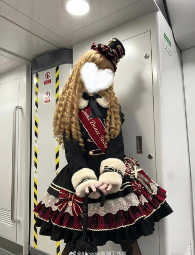 我嘞个仪仗队盛典，超级喜欢这条啊，加上绶带真的是绝绝子
#Lolita #lo #lo安利