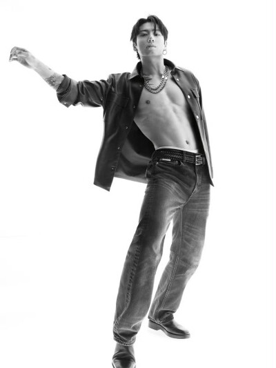 251028
Calvin Klein官网更新柾国相关