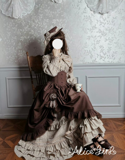 真的很有维多利亚时代的感觉哇，这条，有被种草到
#lolita安利 #lo安利 #lo 