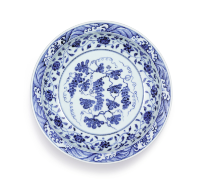 明永乐 青花葡萄纹折沿盘