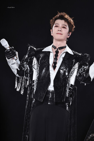 王栎鑫10.25至少今天很快乐演唱会