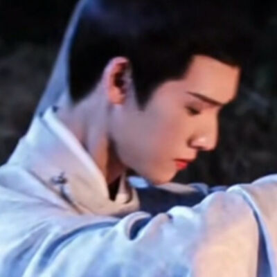 灯火葳蕤揉皱你眼眉