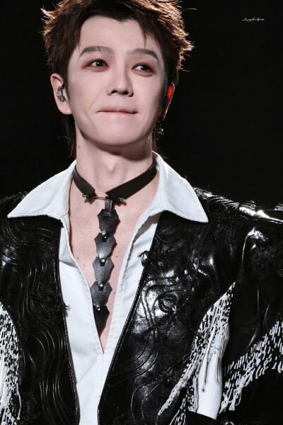 王栎鑫10.25至少今天很快乐演唱会