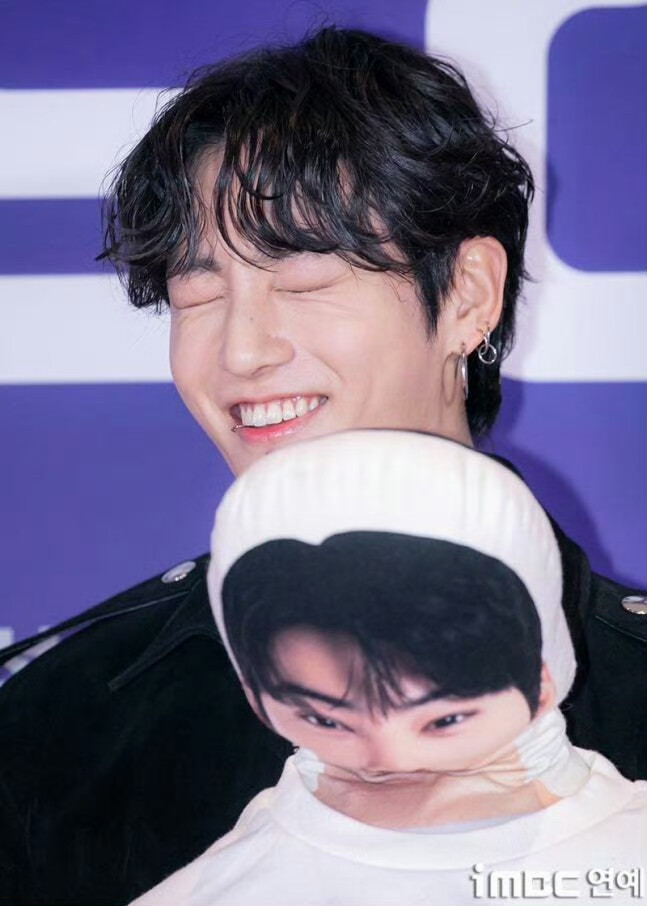 251027
NAVER更新电影《First Ride》VIP试映会防弹相关新闻图 ​​​