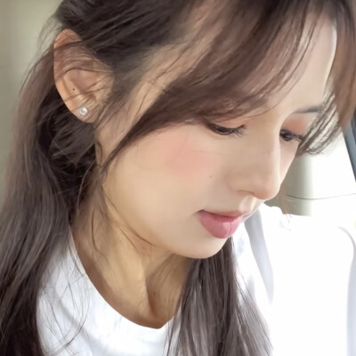 一个少女泪在持续更新中…