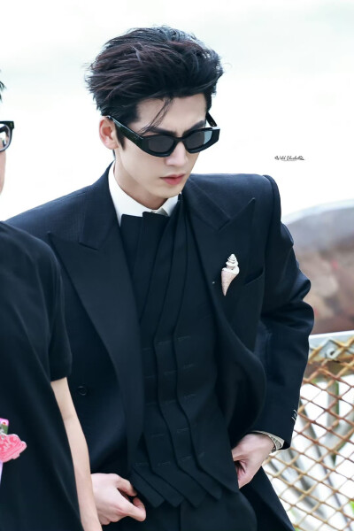 cr.WildBluebell·张凌赫