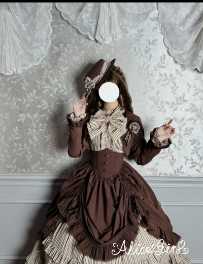 真的很有维多利亚时代的感觉哇，这条，有被种草到
#lolita安利 #lo安利 #lo 