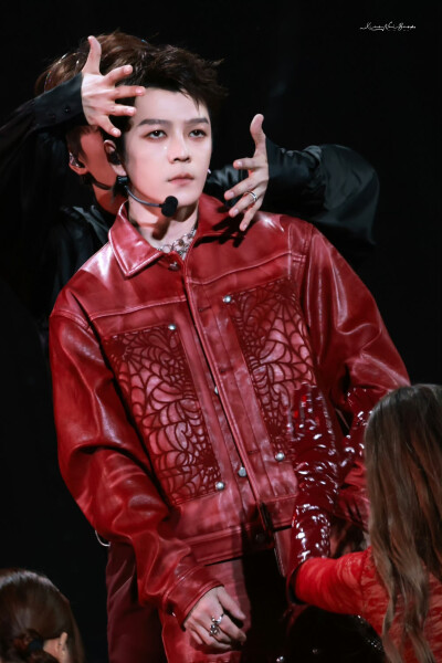 王栎鑫10.25至少今天很快乐演唱会