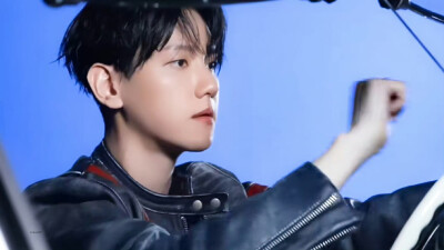 边伯贤橙光素材