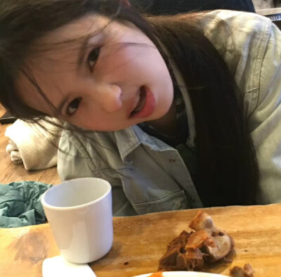 我无可救药的爱上了一个女孩…