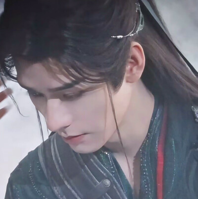 玉袍长剑堪风流