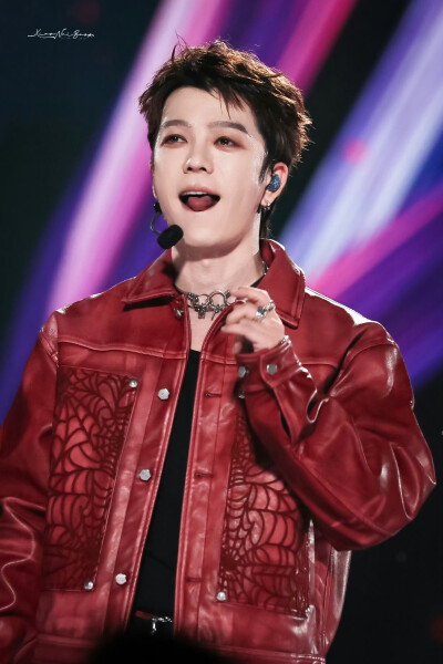 王栎鑫10.25至少今天很快乐演唱会