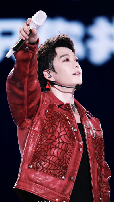 王栎鑫10.25至少今天很快乐演唱会