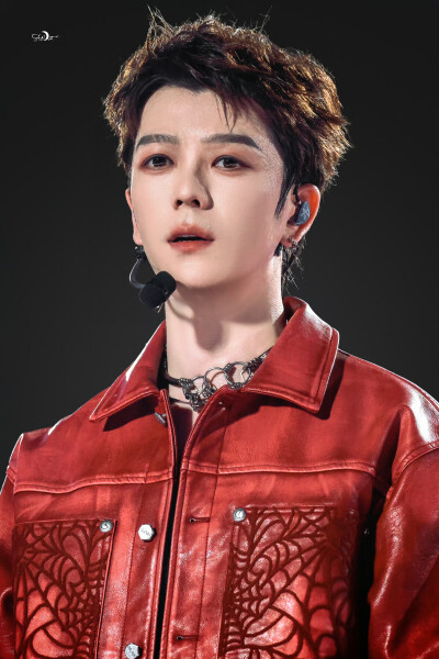 王栎鑫10.25至少今天很快乐演唱会