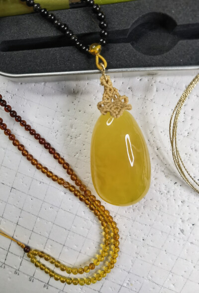 改造一个蜜蜡项链