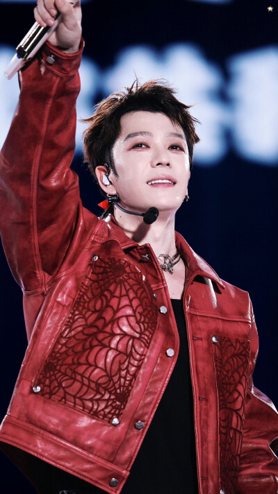 王栎鑫10.25至少今天很快乐演唱会