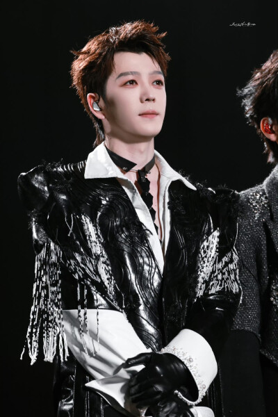 王栎鑫10.25至少今天很快乐演唱会