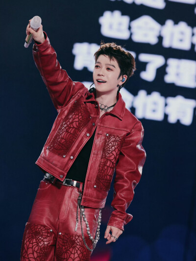 王栎鑫10.25至少今天很快乐演唱会