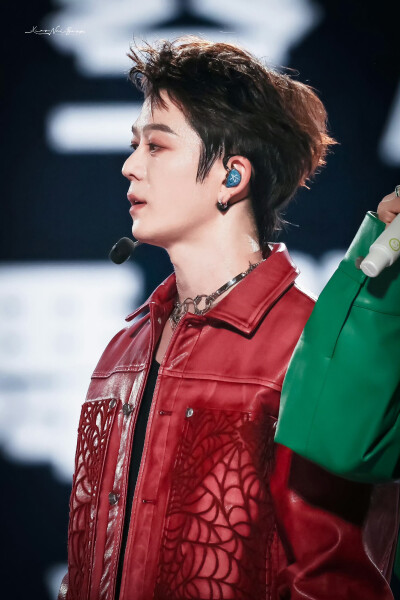 王栎鑫10.25至少今天很快乐演唱会