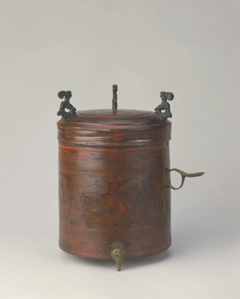 彩绘漆云凤纹樽 西汉 故宫博物院藏