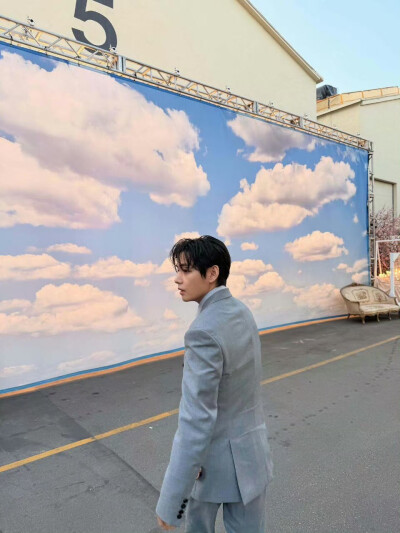 251027
金泰亨更新ins