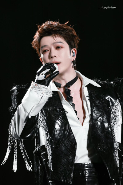 王栎鑫10.25至少今天很快乐演唱会