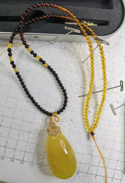 改造一个蜜蜡项链