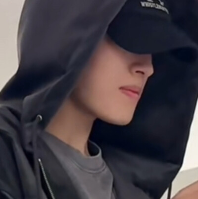 我想要把你拥入怀里，为你抵挡狂风和暴雪