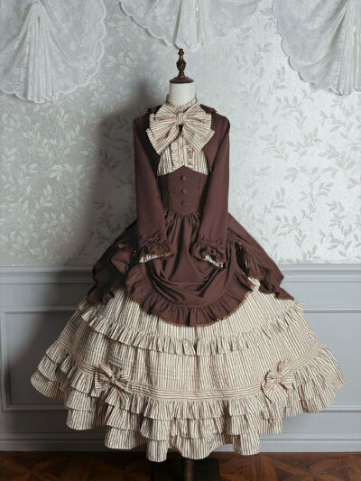 这个维多利亚公爵系列有点东西诶！
好少见这种风格的裙子，太帅了